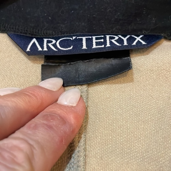 Arc’teryx utility jacket Taupe Soft shell Womens S Outdoors Zippered pockets - Picture 8 of 16